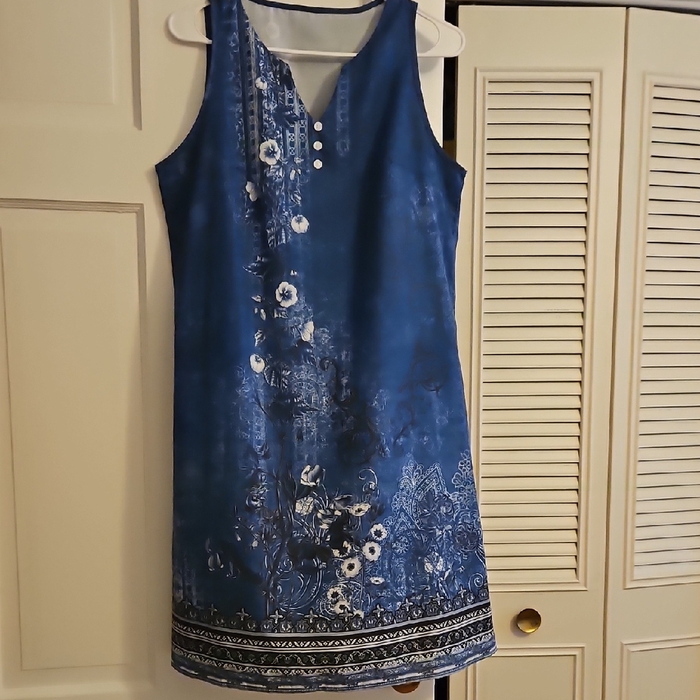 Elegant Blue Floral Dress Size MEDIUM